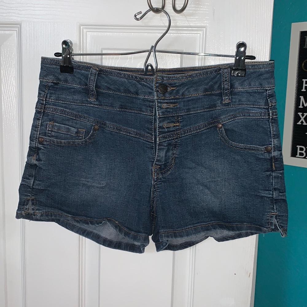 Basic Jean shorts.